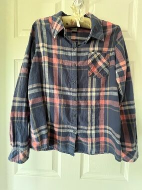 Natural Reflections 
Button Down long sleeve shirt 
Size: Medium